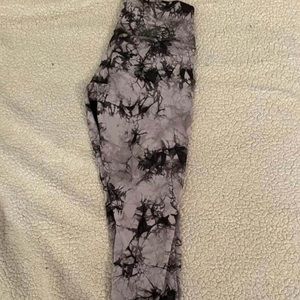 Lululemon Wunder Unders - Size 6